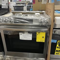 SLIDE IN STAINLESS STEEL GAS SAMSUNG STOVE