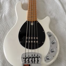 Sire Marcus Miller Z3 5-string Bass Guitar - Antique White