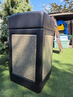 Large Outdoor Commercial Trash Can with Lid