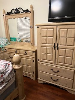 Bedroom set -queen size frame