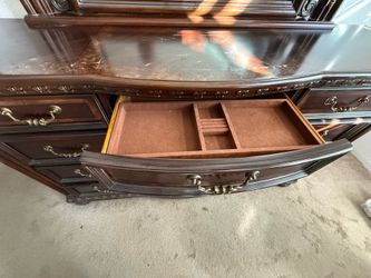 Dresser in good condition