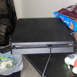ps4 ( good condition) with working wires disc reader broken)