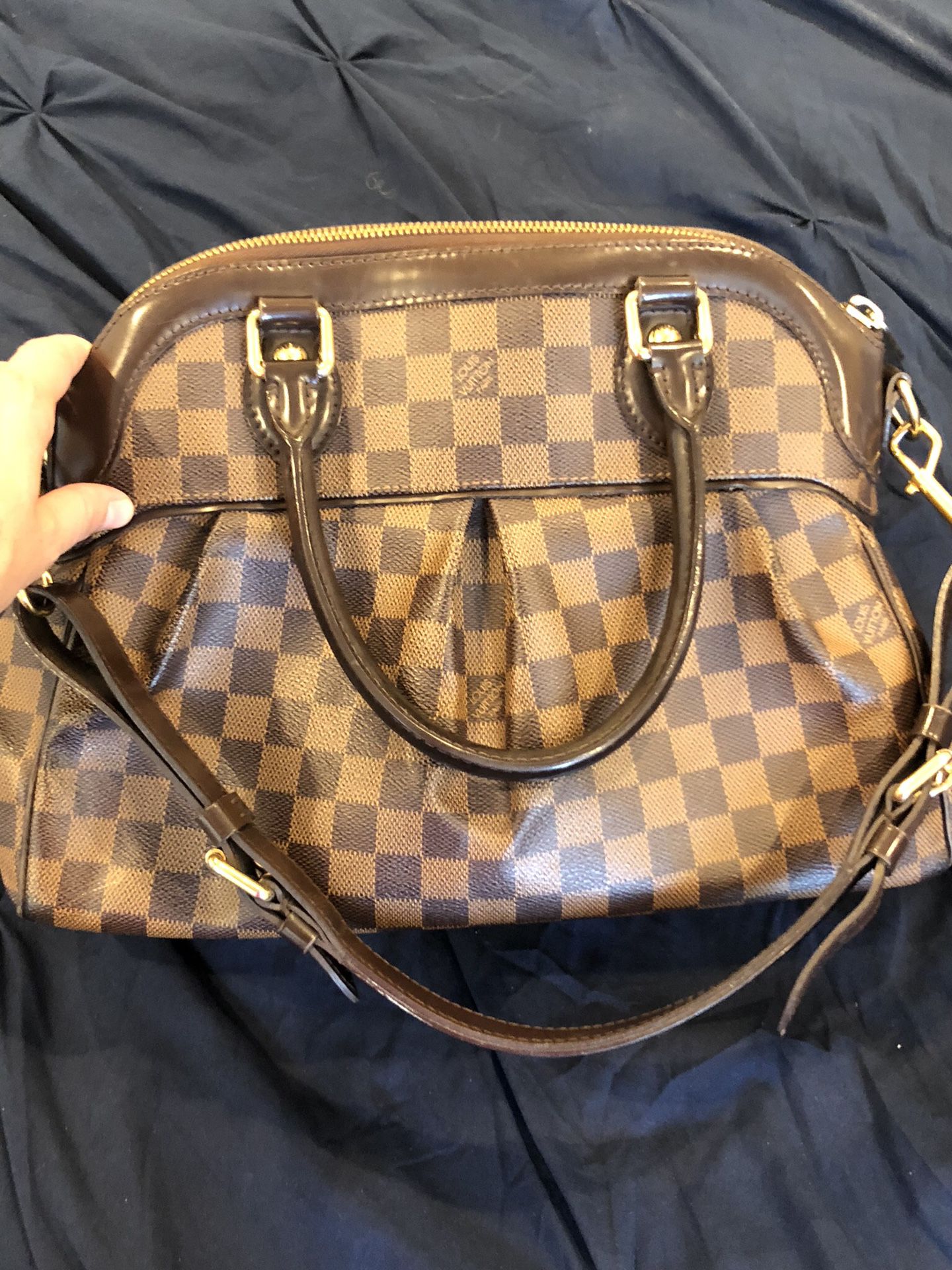 $950 Louis Vuitton Trevi PM with Crossbody Strap for Sale in Mesa