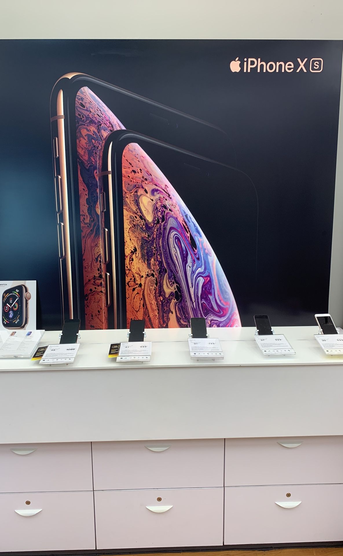 Lease One X series IPhone get an XR free!