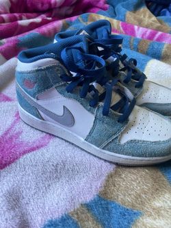 Nike Air Jordan 1 Mid Sneakers