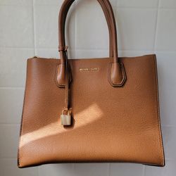 Michael Kors Tan Tote  ( like new ) 