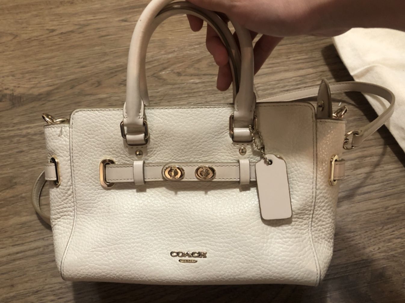 Authentic Coach White Leather Hand & shudder Bag