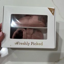 Freshly Picked First Pair Bow Moccasin Size 2