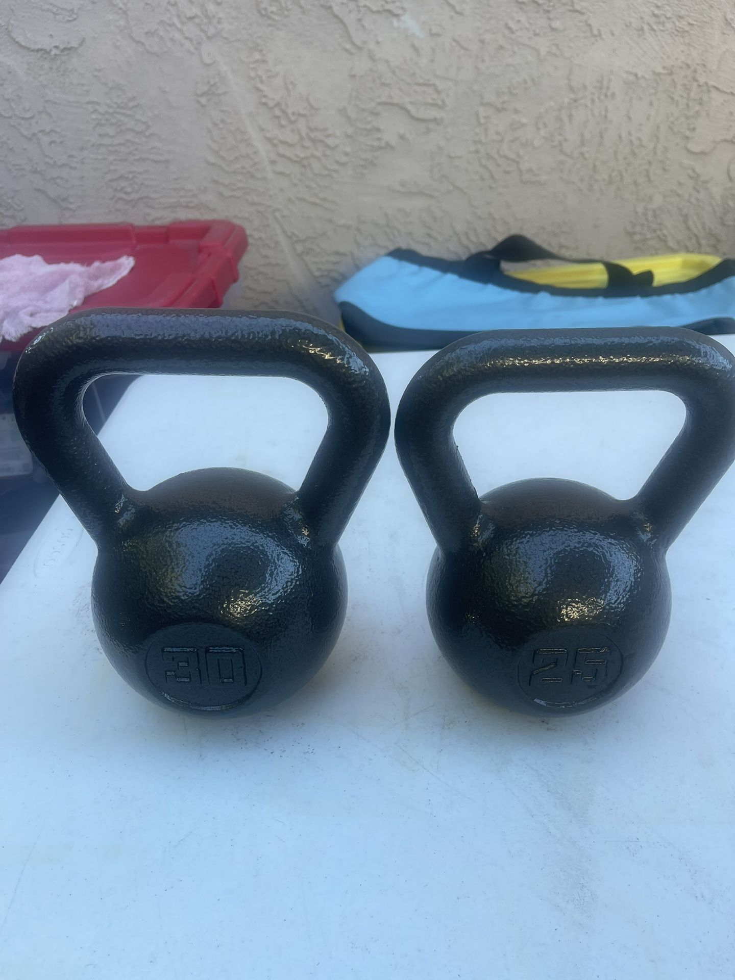 Athletic Works 25lb Kettlebell, Casting Iron, Durable Black