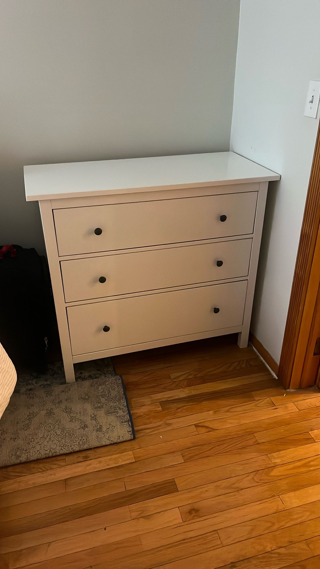 White Dresser W. 3 Drawers