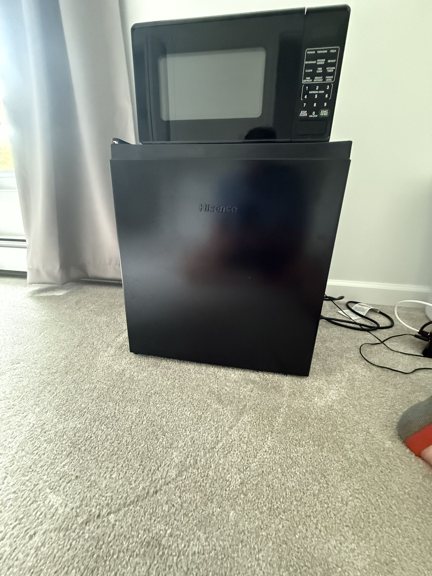 Hisense 1.6 Cu ft Single Door Mini Fridge, Black, Energy Star