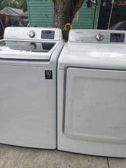 Beautiful Samsung washer and dryer set for 330  or best offer can deliver for small fee