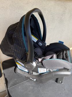 Infant car seat helps protect rear-facing infants 4-30 lb and up to 32"