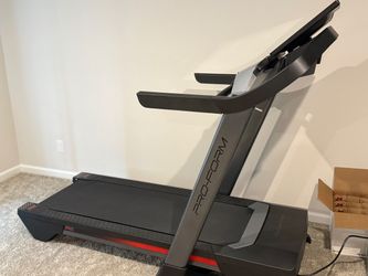 2022 ProForm Pro 9000 Incline Treadmill Excellent Condition 12mph - Willoughby, OH