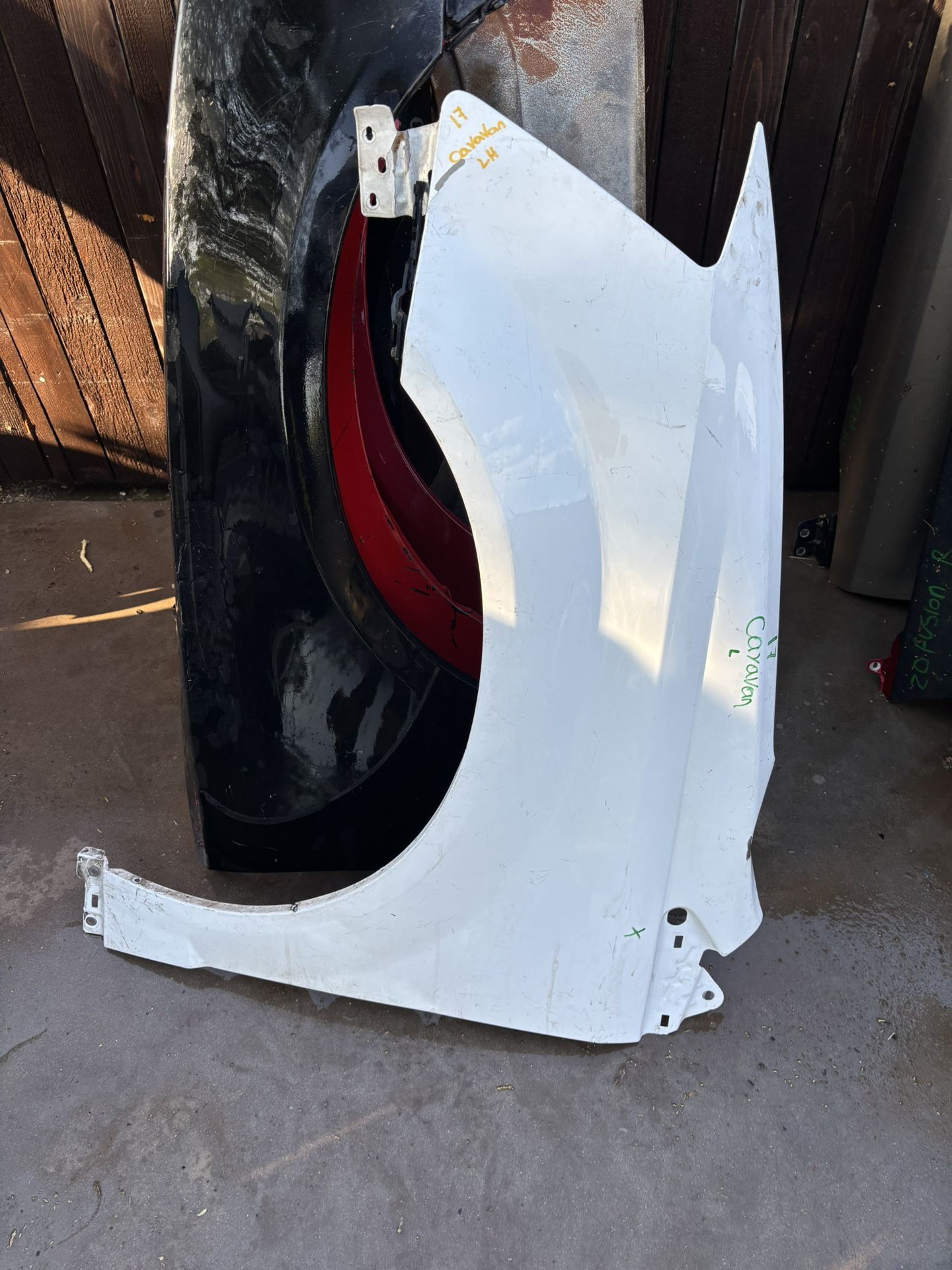 2017 Dodge Caravan LH Fender
