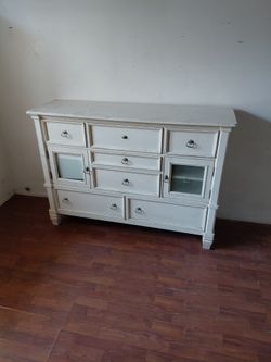 Dresser