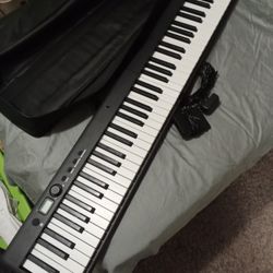 Digital Piano, 88 Weighted Key, Full Size by Sonart w/pedal, carry case, and charger