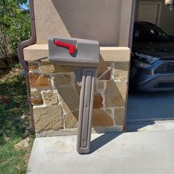 Very Nice Hard plastic Mailbox for sale 