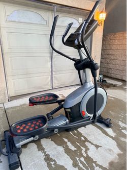 Free motion Elliptical exercise machine