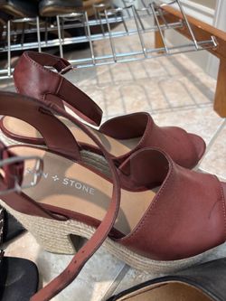 Women’s neutral sandals size 7.5