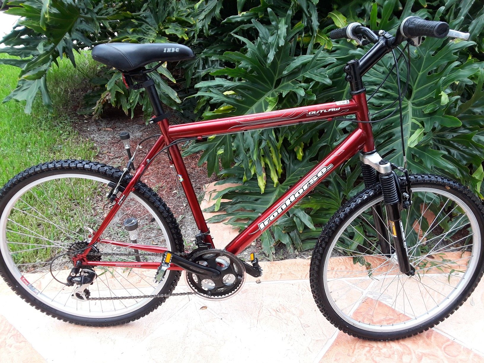 IRONHORSE OUTLAW MOUNTAIN BIKE. PERFECT CONDITION. for Sale in Boca Raton FL OfferUp