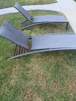 Free on curb - kids books, desk, rug, tv cabinet, sun chairs etc