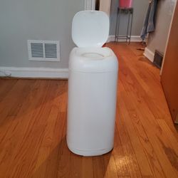 Genie Diaper Trash Can 
