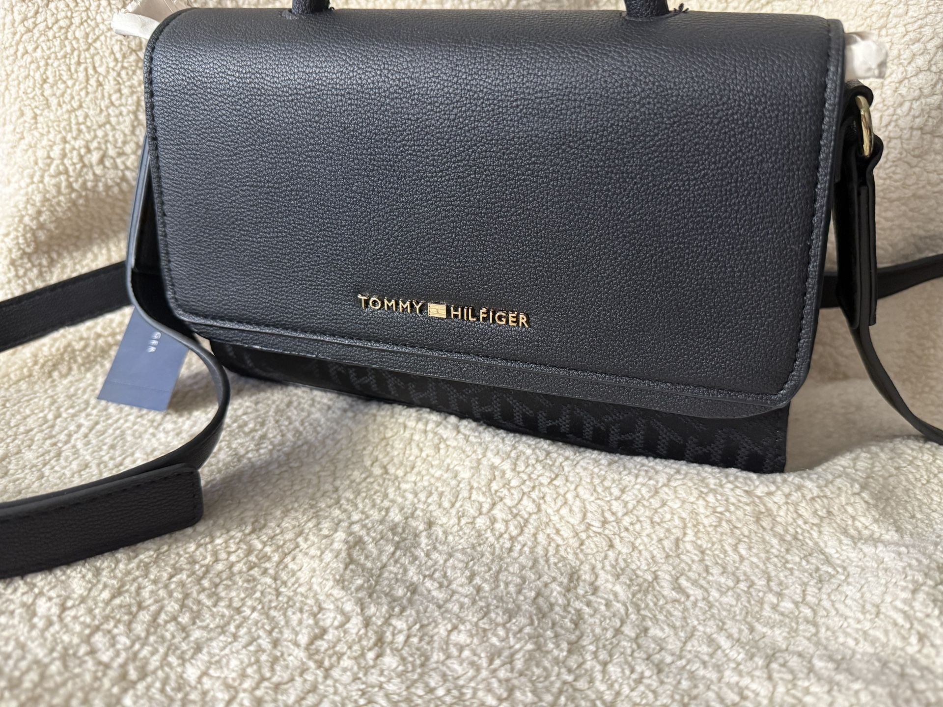 Bolso Negro (Tommy Hilfiger)