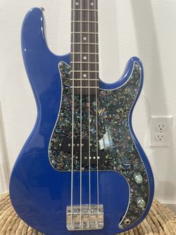 BASS Guitar
