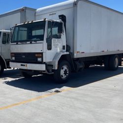 24foot truck w/liftgate  Ready For Work