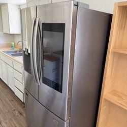 Samsung Refrigerator With Touchscreen Display 