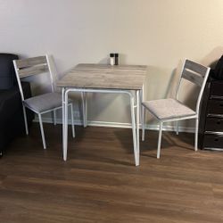 dinner/lunch table