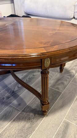 Traditional Oval Wood Coffee Table