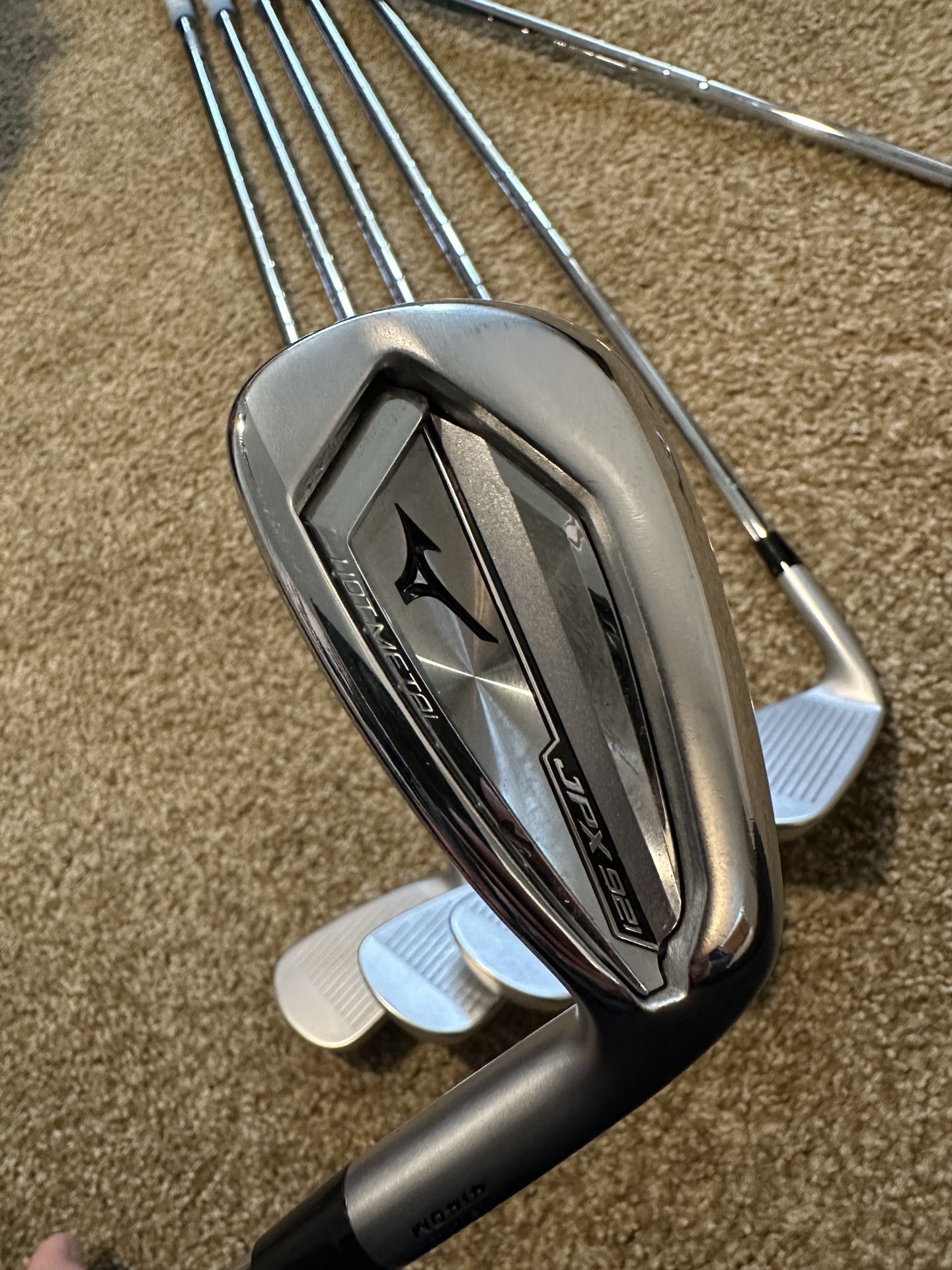 Beautiful mizuno jpx 921 hot metal irons. 5-G