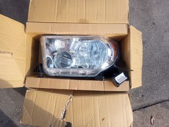2007-2013 Toyota Tundra Driver Side Headlight And Both Fenders