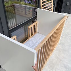 West Elm crib, mattress & transition piece 