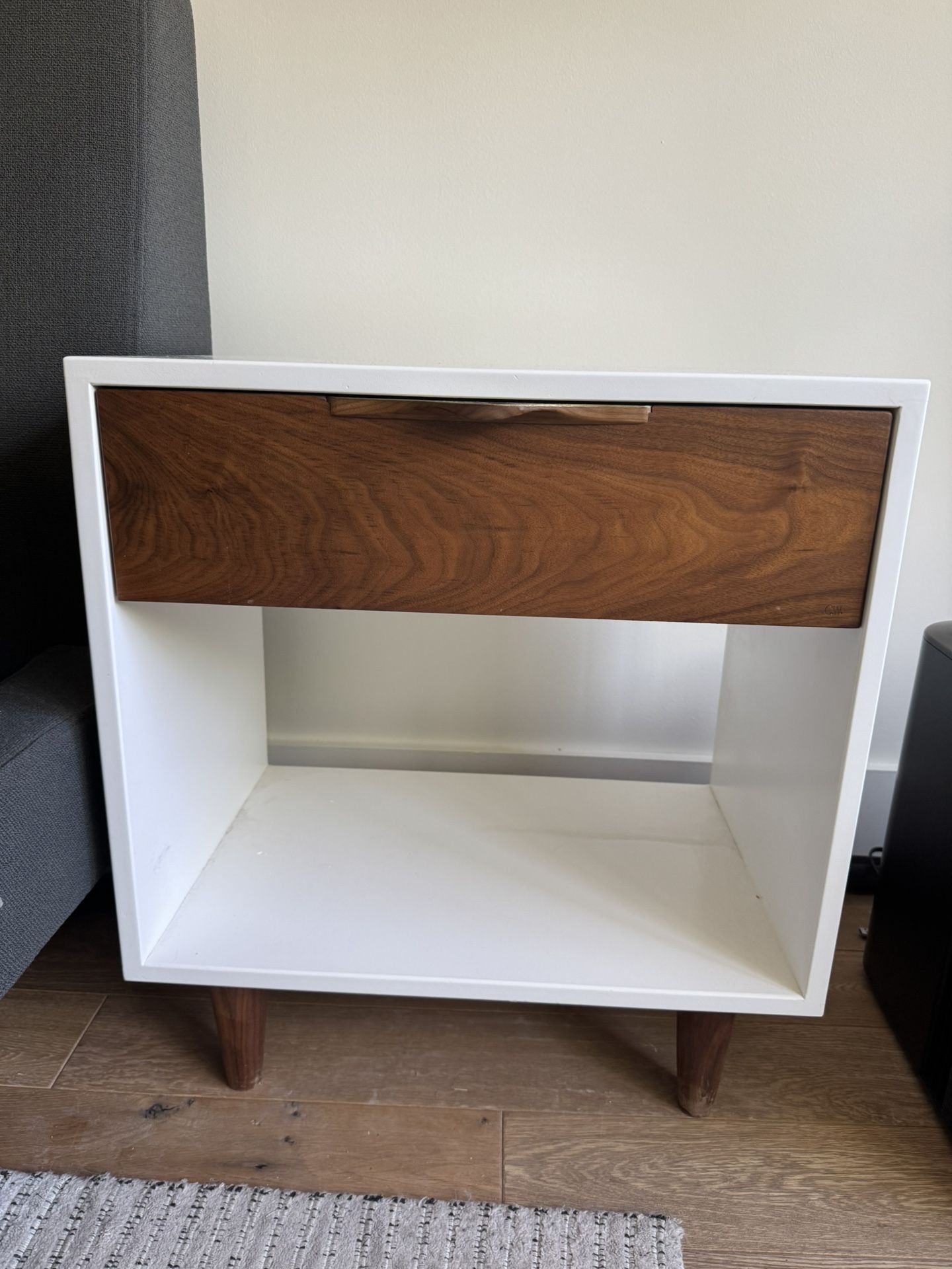 2 Mid Century Nightstands