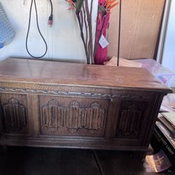 Beautiful Antique Oak Trunk 