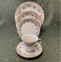 40 pc Lenox Versailles China Set-8 settings, Elegant Ivory and Floral with 24 k Gold Trim