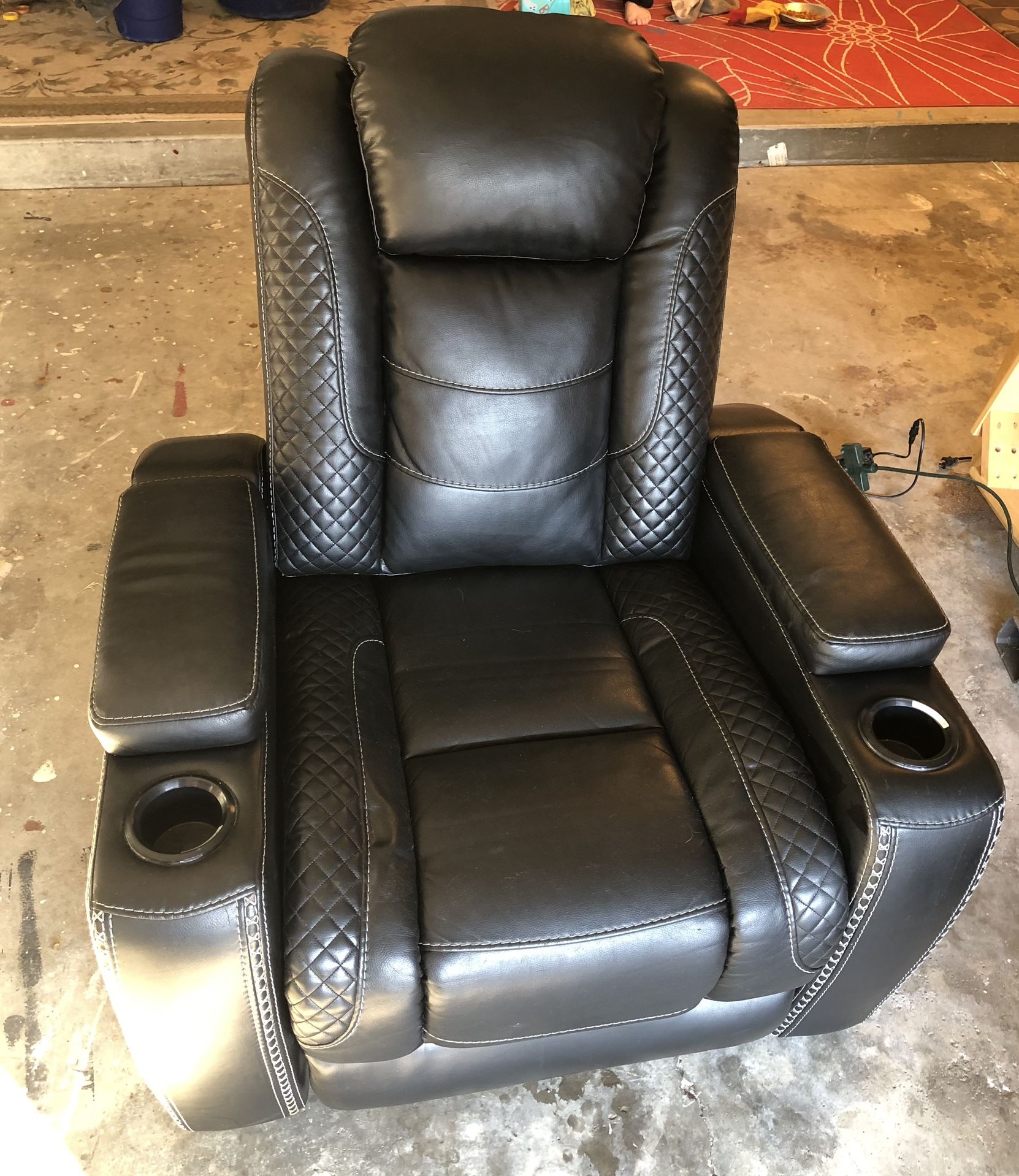 Black Recliners (Electric) for Sale in Bakersfield, CA OfferUp