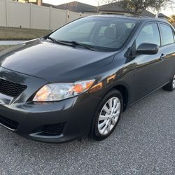 Selling Toyota Corolla 2010