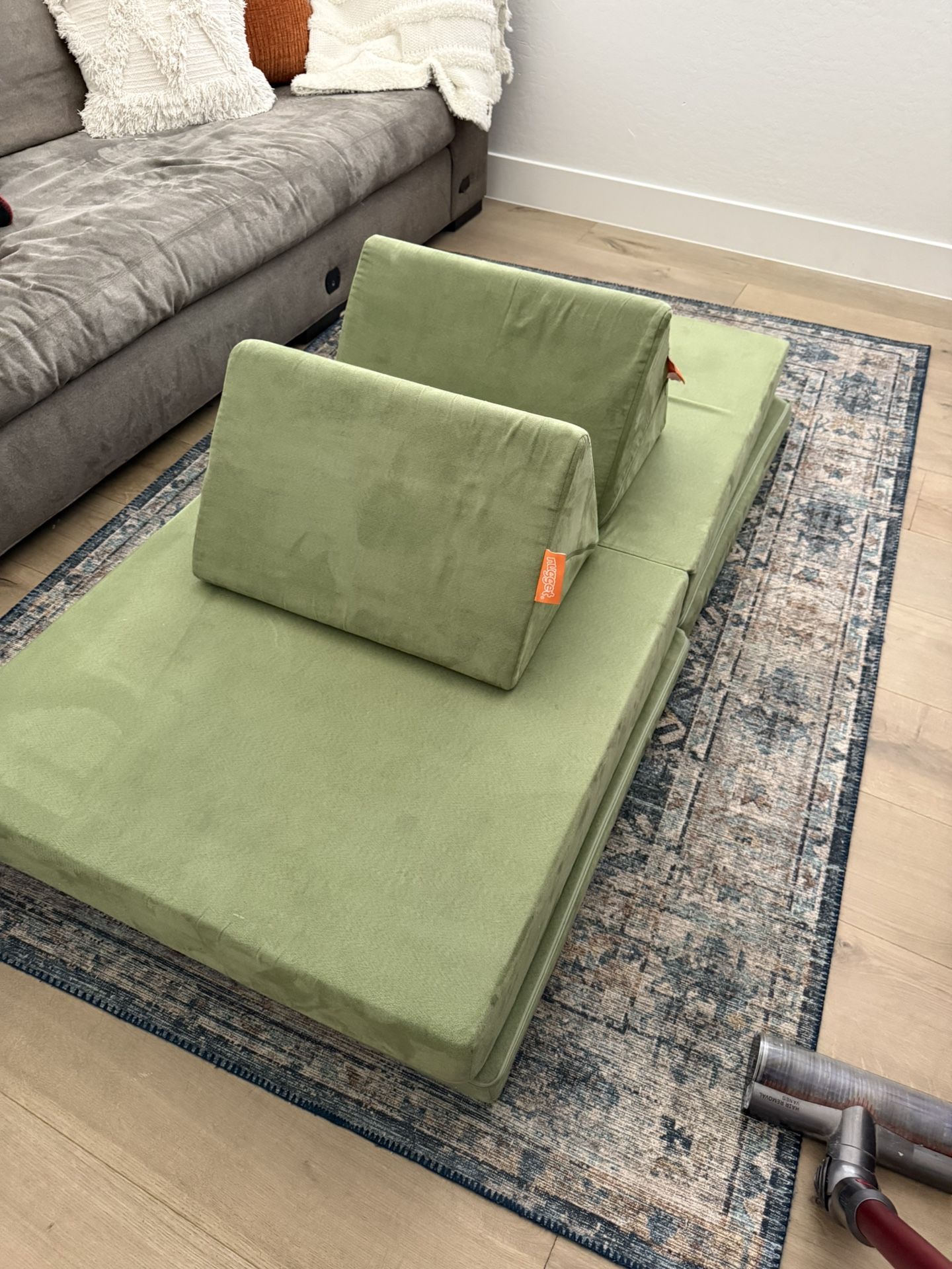 Nugget couch
