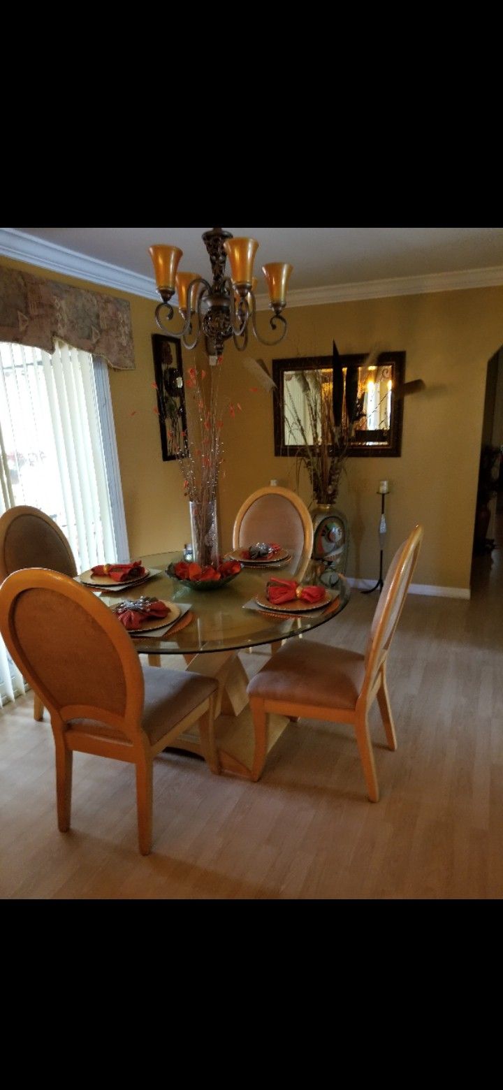 Dining Table & Chairs