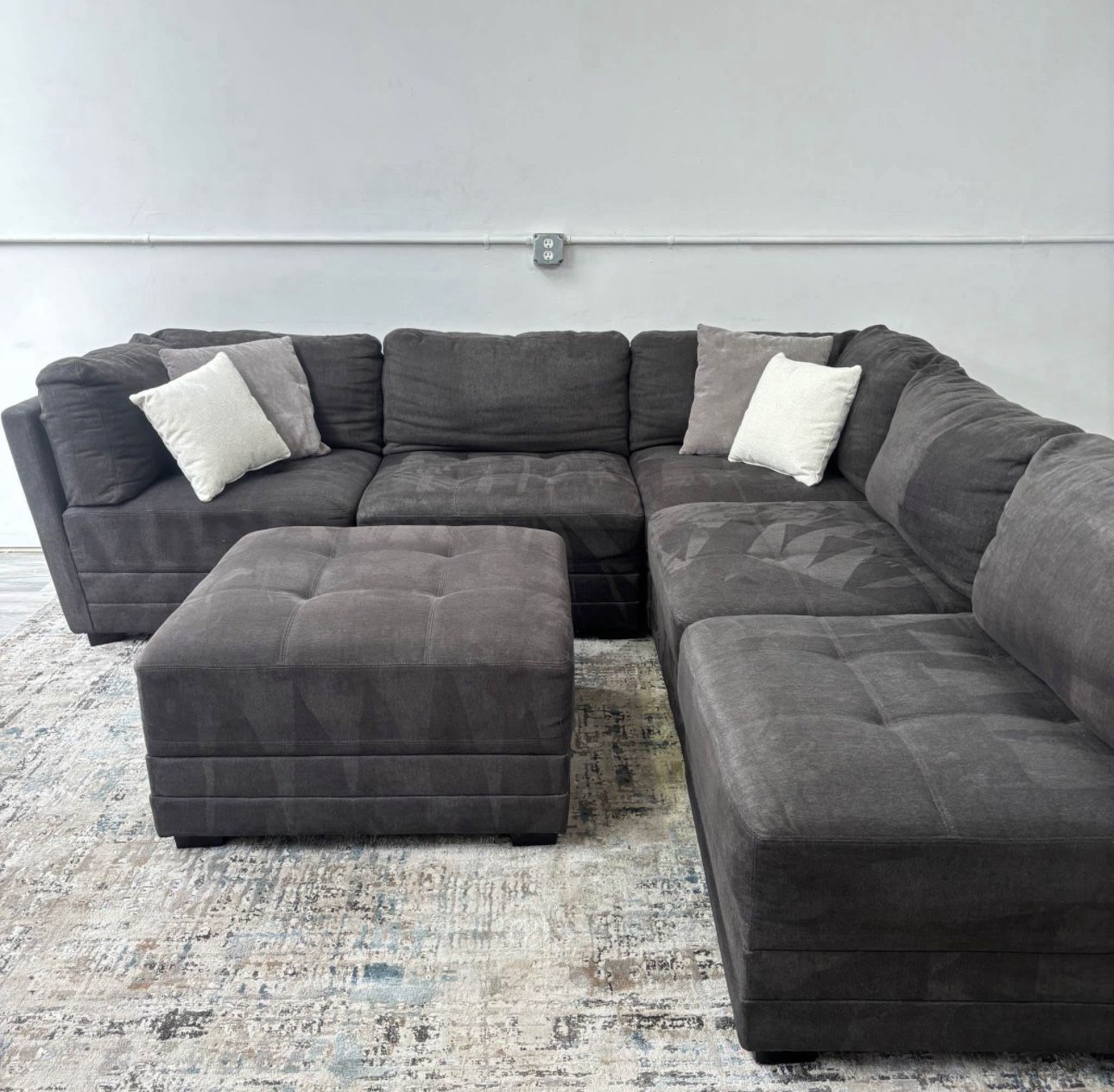 Thomasville 6-Piece Modular Sectional with Storage Ottoman