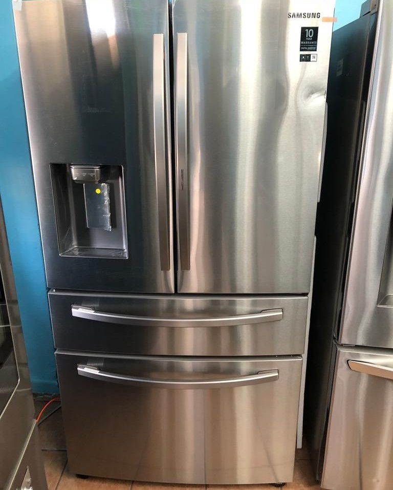 Samsung Refrigerator With Showcase Door UQ32
