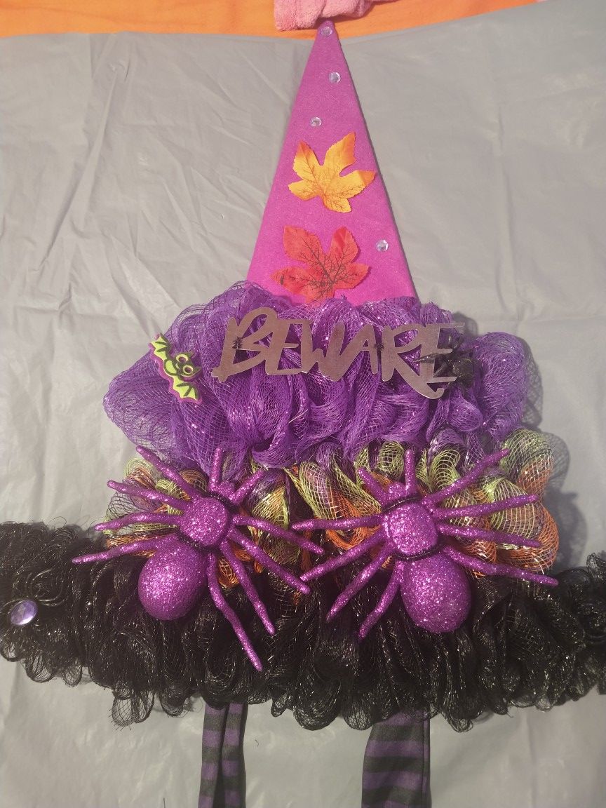 WITCH HAT PURPLE WREATH