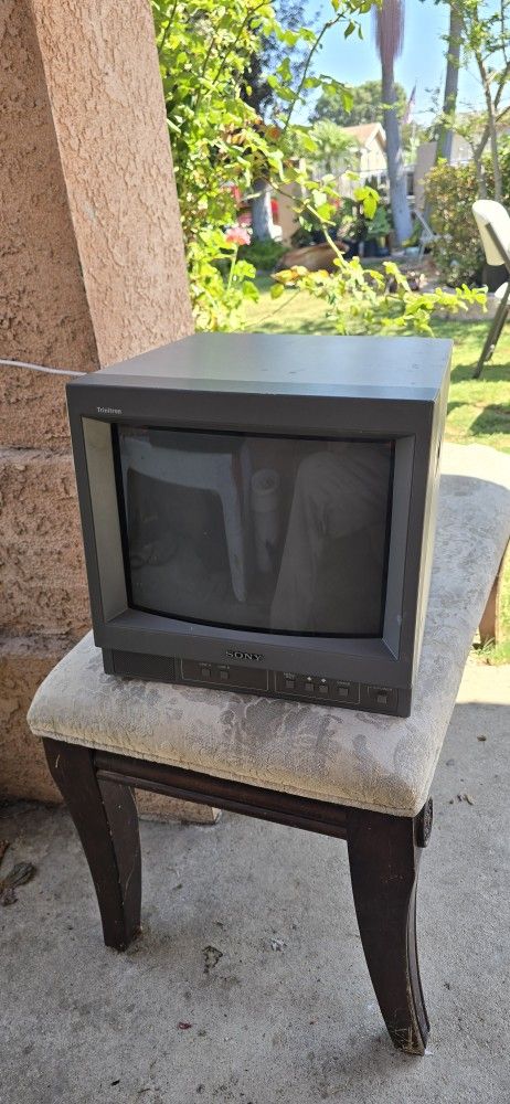 Sony PVM-14N5U Trinitron Color CRT Monitor W/Power cable For parts JUNK