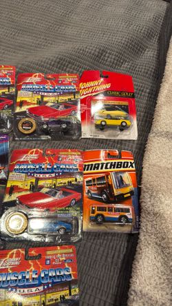 19 Die cast metal johnnny lightning matchbox cars