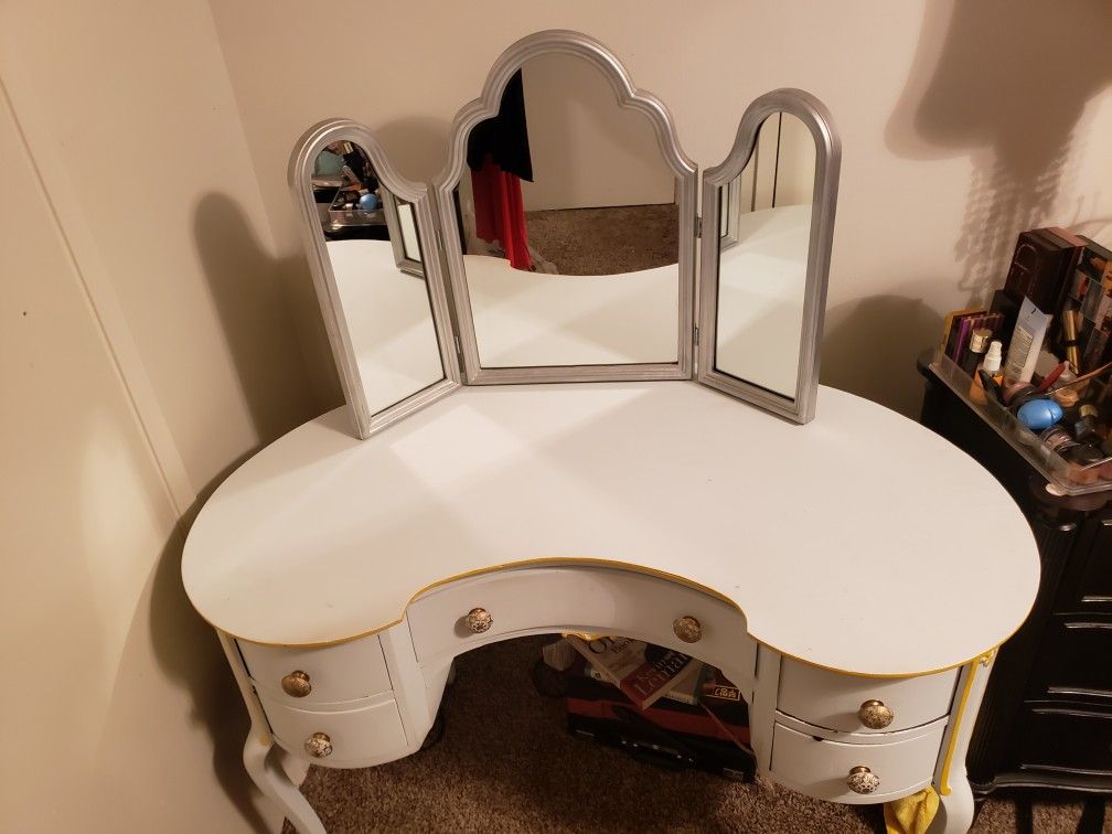 Antique vanity / desk with mirror