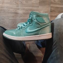 Air Jordan Woman 8.5. 